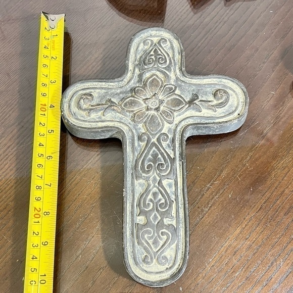 5 Pc set  Beautiful Gothic Crosses made of Resin Plaster. Perfect for the Garden - Picture 14 of 16